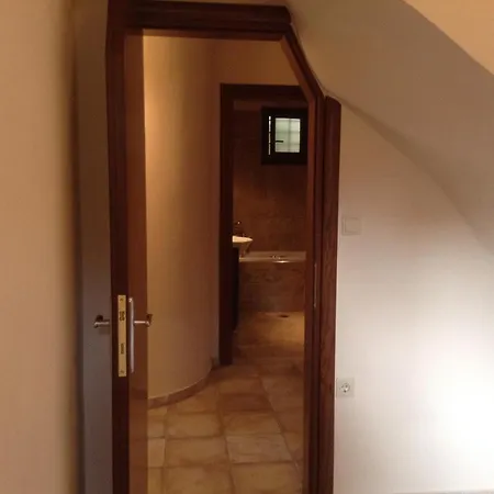 فيلة Pilion Stone House *